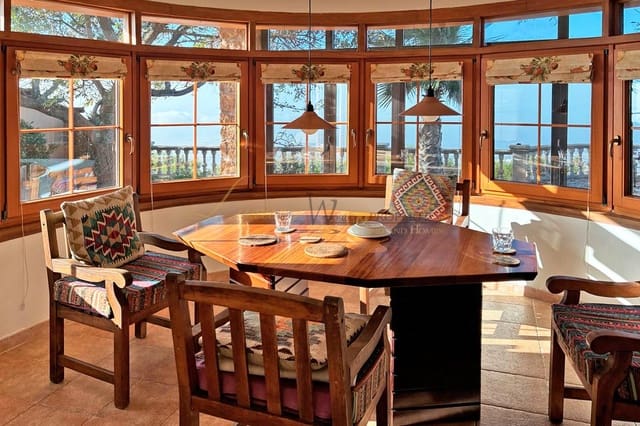 Chalet de 4 habitaciones en Arona en venta con garaje - 925.000 € (Ref: 9975942)