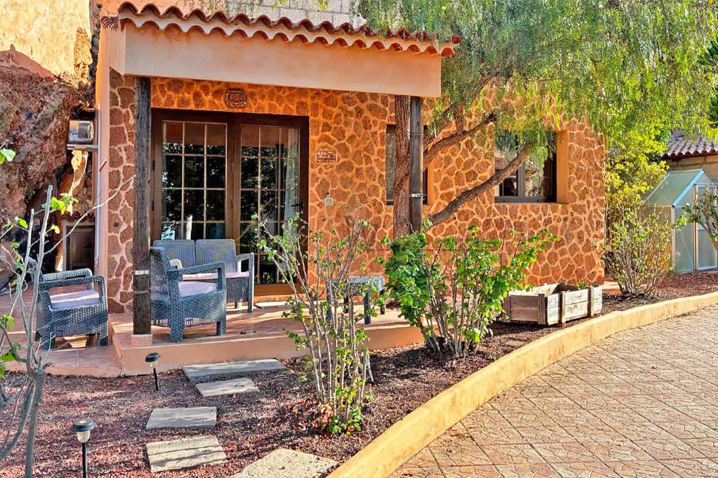 4 bedroom Villa for sale in Arona with garage - € 925,000 (Ref: 9975942)
