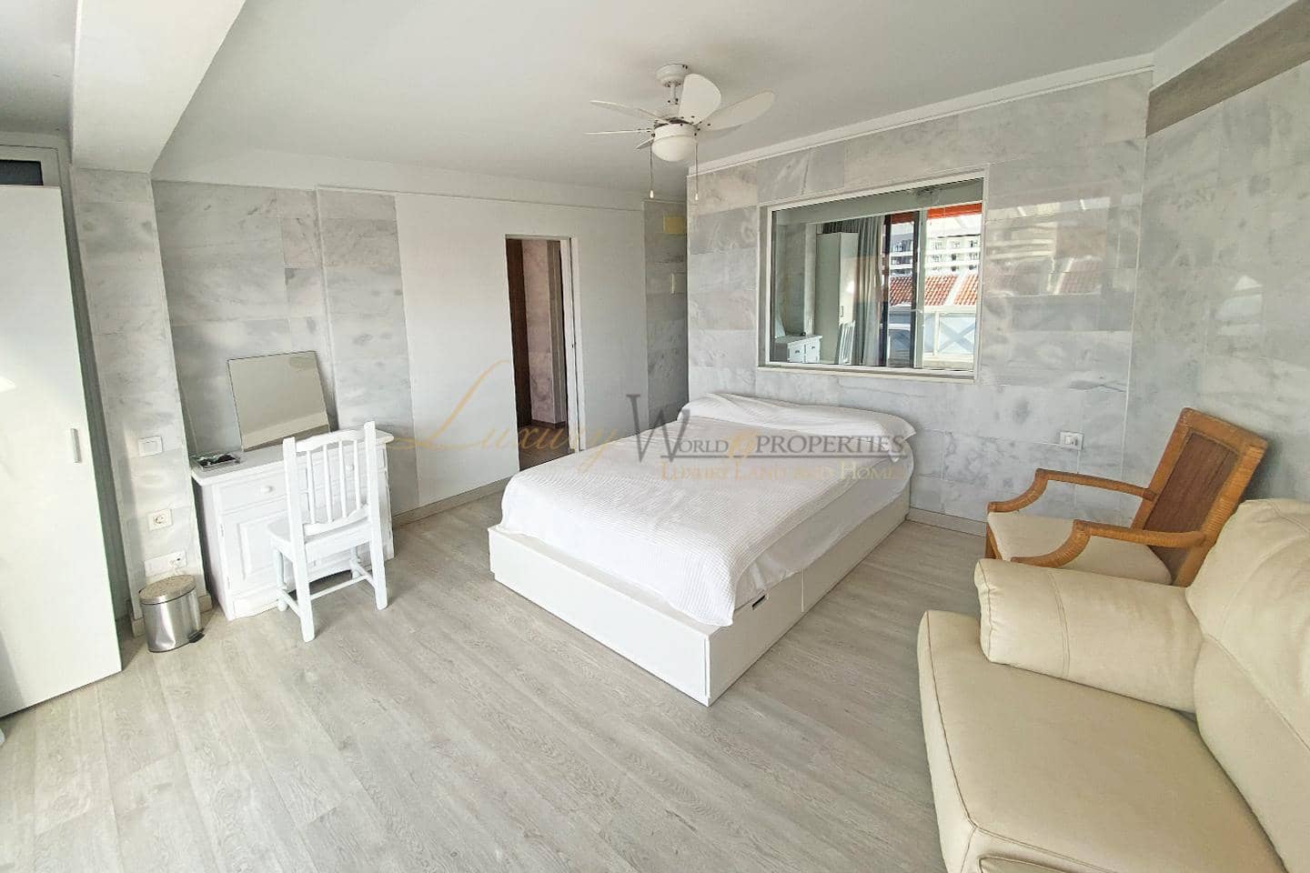 5 Zimmer Wohnung zu verkaufen in Playa de las Americas mit Pool - 1.400.000 € (Ref: 9997772)