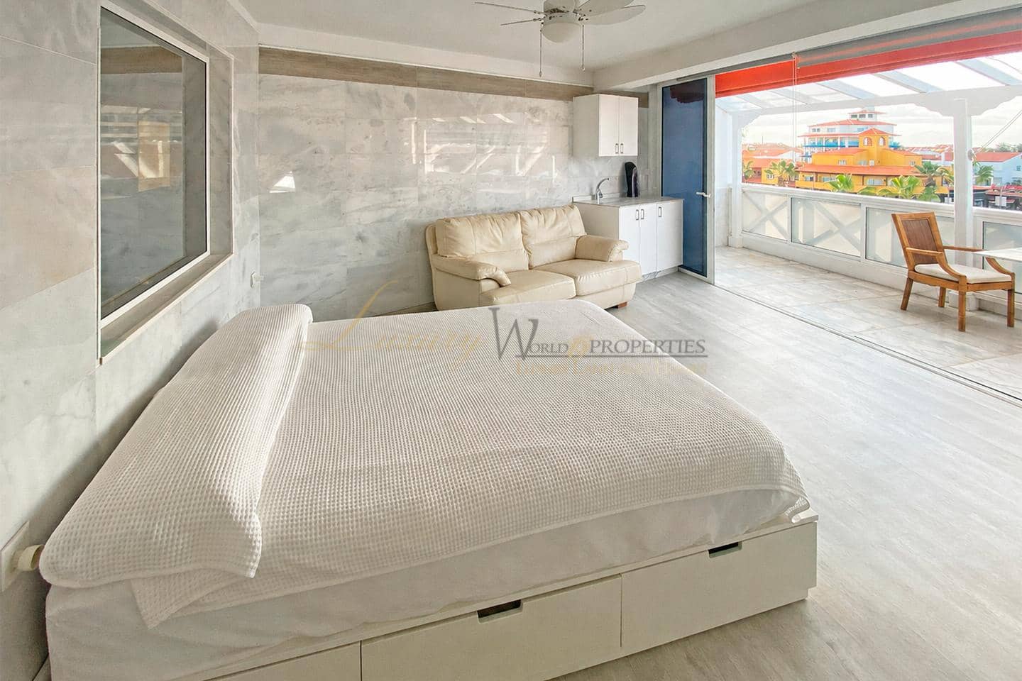 5 Zimmer Wohnung zu verkaufen in Playa de las Americas mit Pool - 1.400.000 € (Ref: 9997772)
