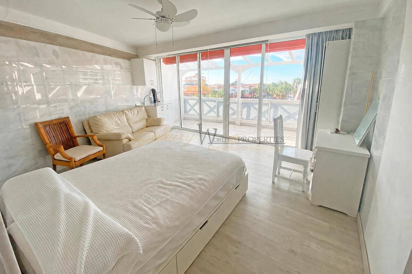 5 Zimmer Wohnung zu verkaufen in Playa de las Americas mit Pool - 1.400.000 € (Ref: 9997772)