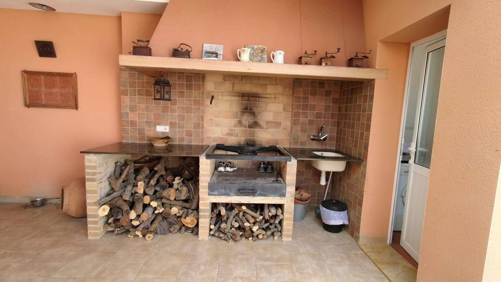 4 soveværelse Villa til salg i Bufali med swimmingpool garage - € 300.000 (Ref: 8126249)