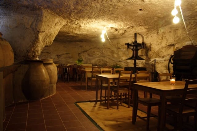 Casa de Caverna para venda em Alcalá del Júcar - 160 000 € (Ref: 8448227)