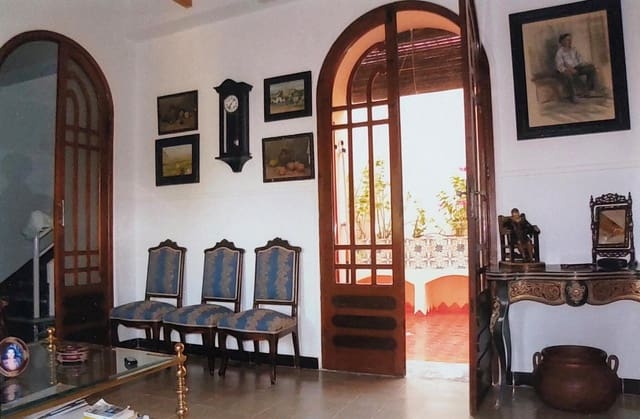 6 makuuhuone Huvila myytävänä paikassa Ontinyent mukana uima-altaan 
autotalli - 385 000 € (Ref: 8822251)