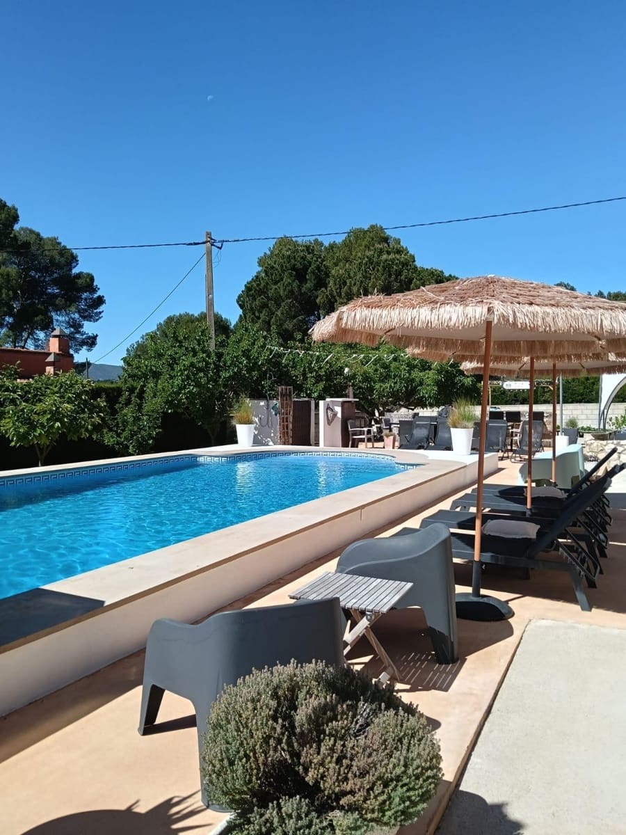 5 sypialnia Willa na sprzedaż w Ontinyent z basenem garażem - 530 000 € (Ref: 9007591)