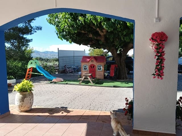 5 soveværelse Villa til salg i Ontinyent med swimmingpool - € 385.000 (Ref: 9029458)