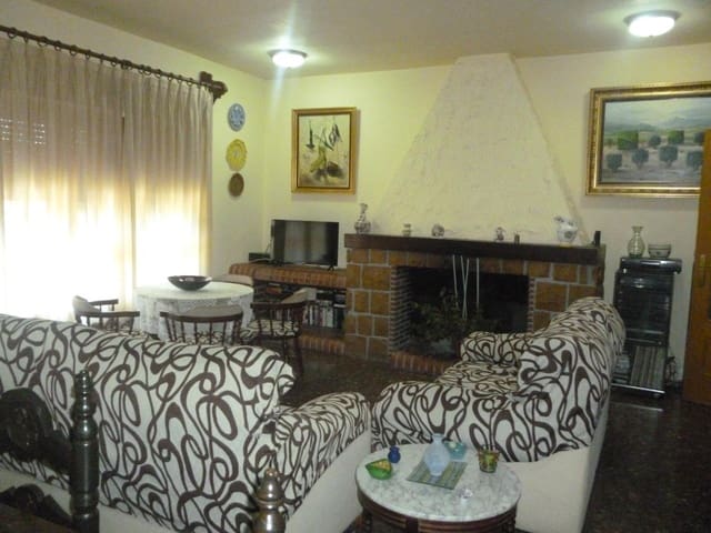 4 sypialnia Willa na sprzedaż w Ontinyent z basenem garażem - 350 000 € (Ref: 9136992)