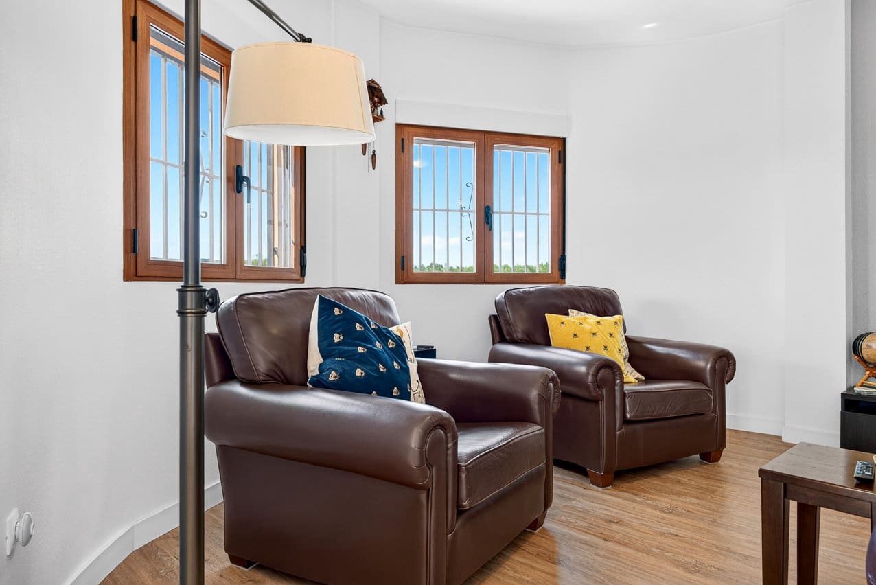 3 bedroom Villa for sale in Pinoso with pool - € 375,000 (Ref: 10016689)