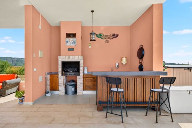 3 bedroom Villa for sale in Pinoso with pool - € 375,000 (Ref: 10016689)