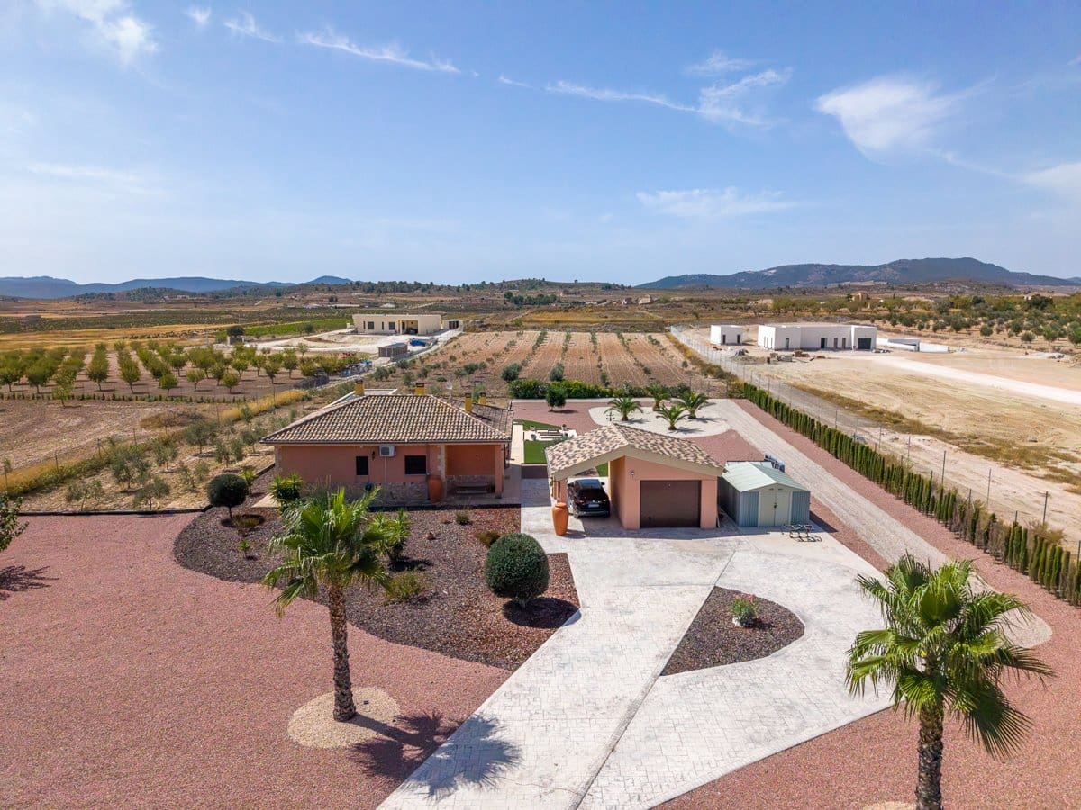 3 bedroom Villa for sale in Pinoso with pool - € 375,000 (Ref: 10016689)