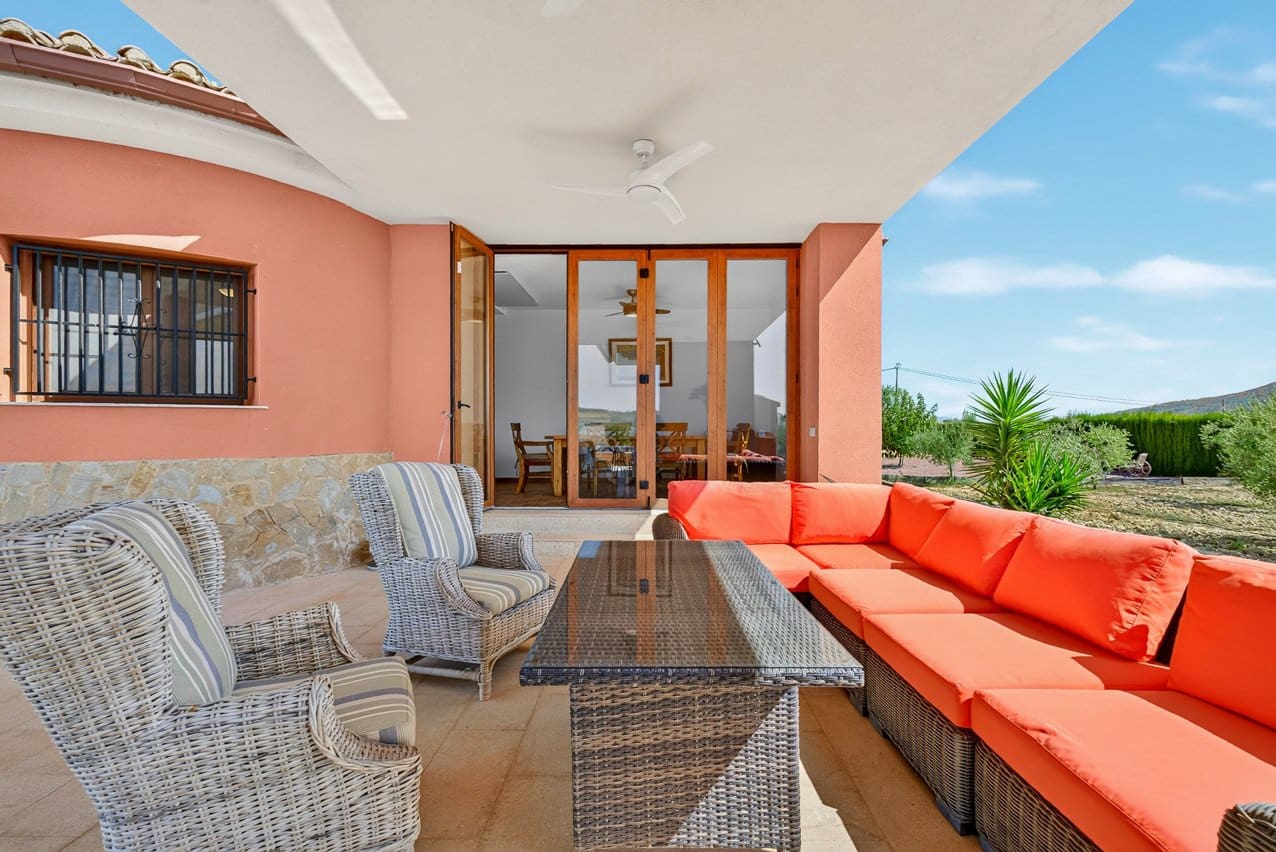 3 bedroom Villa for sale in Pinoso with pool - € 375,000 (Ref: 10016689)