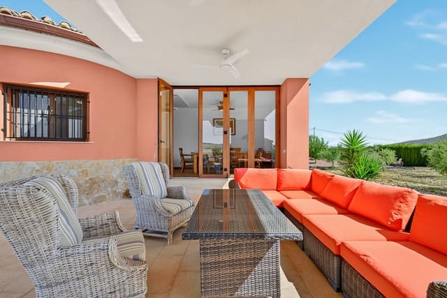 3 bedroom Villa for sale in Pinoso with pool - € 375,000 (Ref: 10016689)
