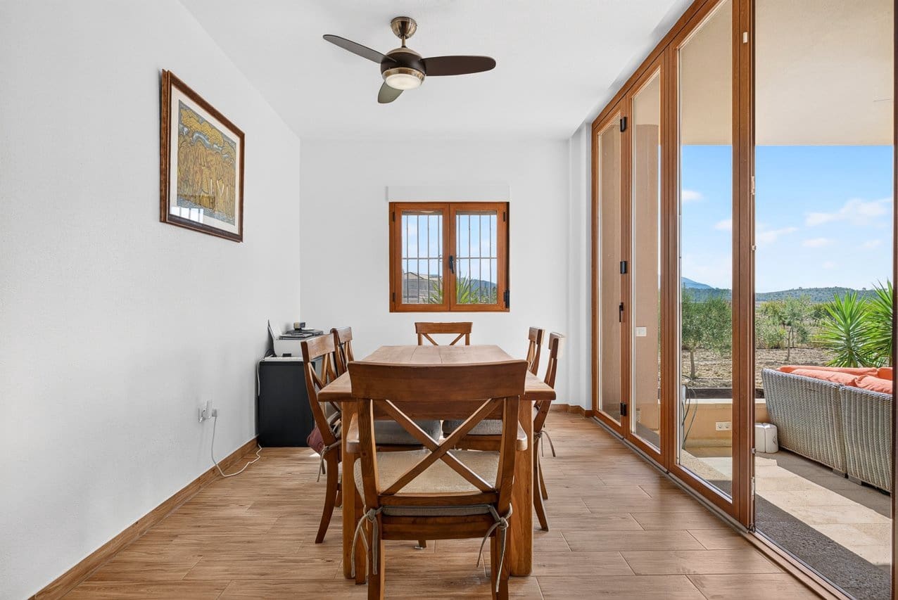 3 bedroom Villa for sale in Pinoso with pool - € 375,000 (Ref: 10016689)