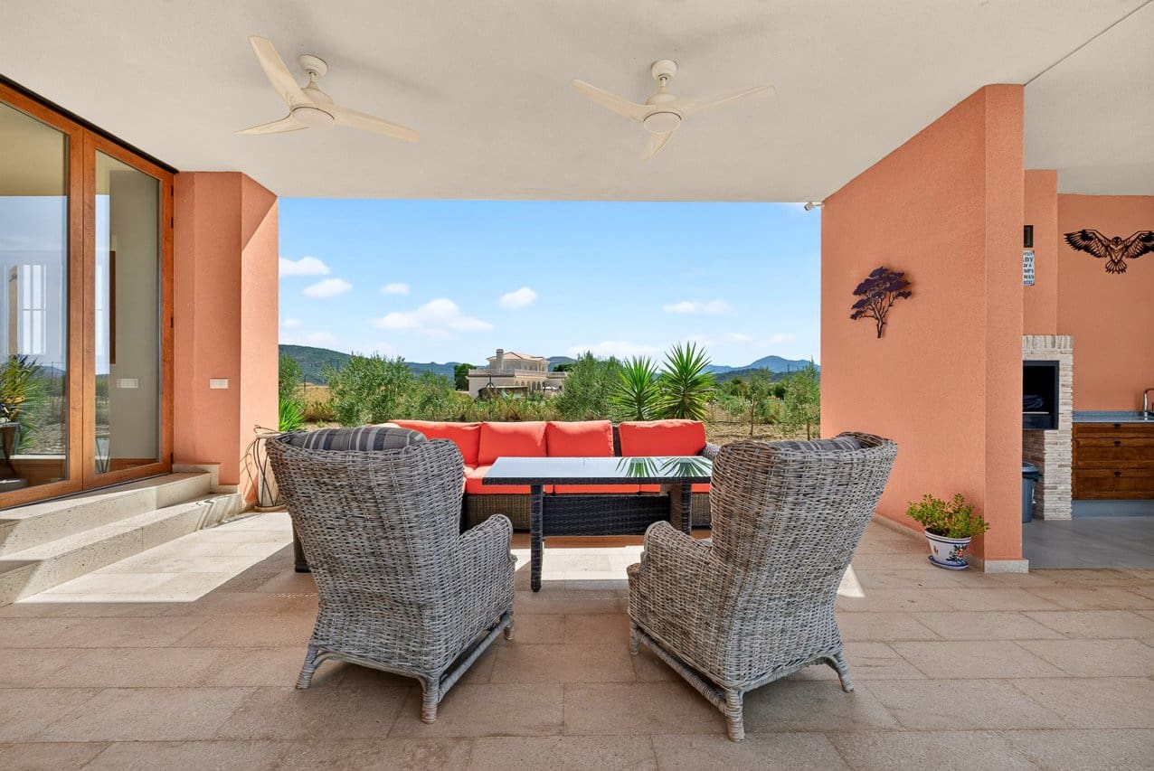 3 bedroom Villa for sale in Pinoso with pool - € 375,000 (Ref: 10016689)