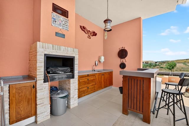 3 bedroom Villa for sale in Pinoso with pool - € 375,000 (Ref: 10016689)