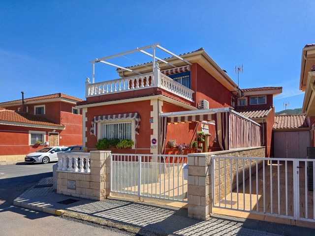 3 slaapkamer Huis te koop in Pinoso met zwembad garage - € 190.000 (Ref: 10106556)