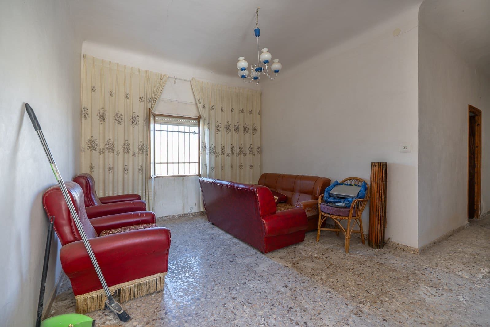 Casa de 5 habitaciones en Jumilla en venta con piscina garaje - 99.950 € (Ref: 10114448)