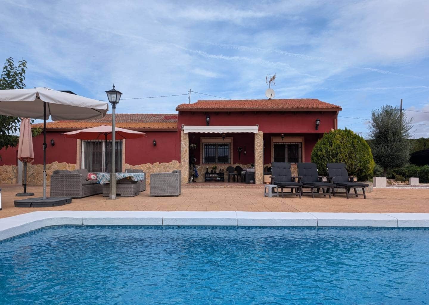4 chambre Villa/Maison à vendre à Sax avec piscine garage - 399 995 € (Ref: 10140378)