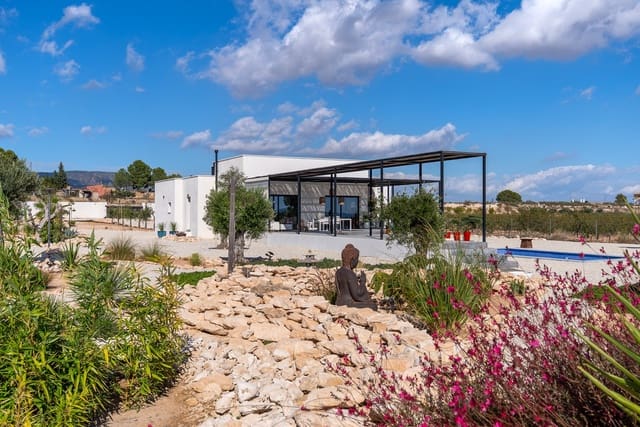 5 soveværelse Villa til salg i Pinoso med swimmingpool garage - € 679.000 (Ref: 10163675)