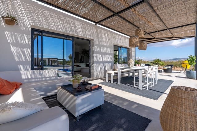 5 soveværelse Villa til salg i Pinoso med swimmingpool garage - € 679.000 (Ref: 10163675)