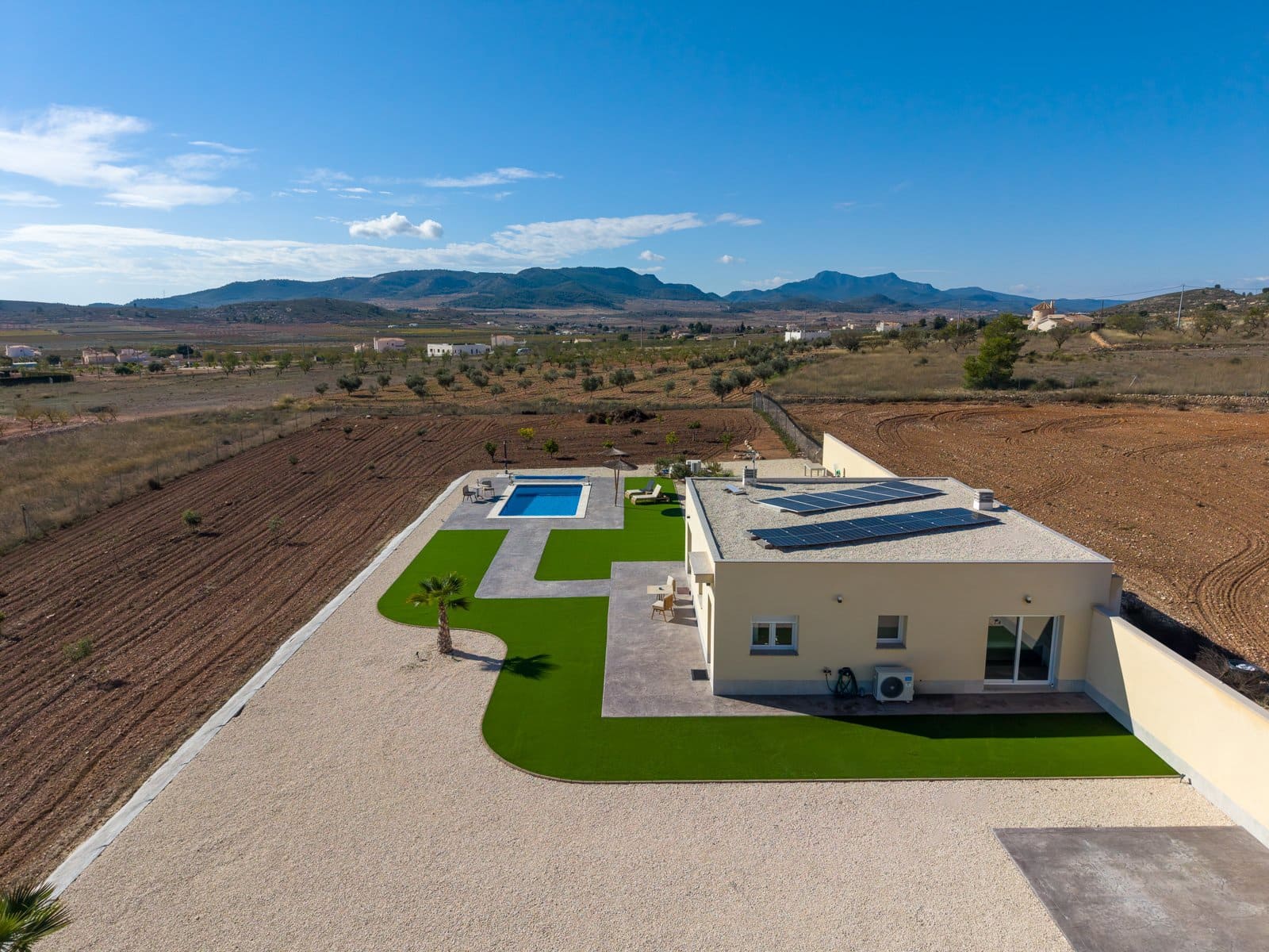 2 sovrum Villa till salu i Pinoso med pool garage - 389 000 € (Ref: 10169055)