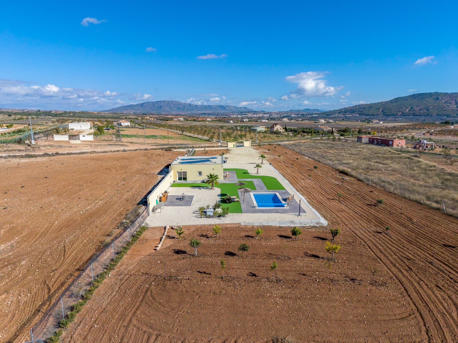 2 sovrum Villa till salu i Pinoso med pool garage - 389 000 € (Ref: 10169055)