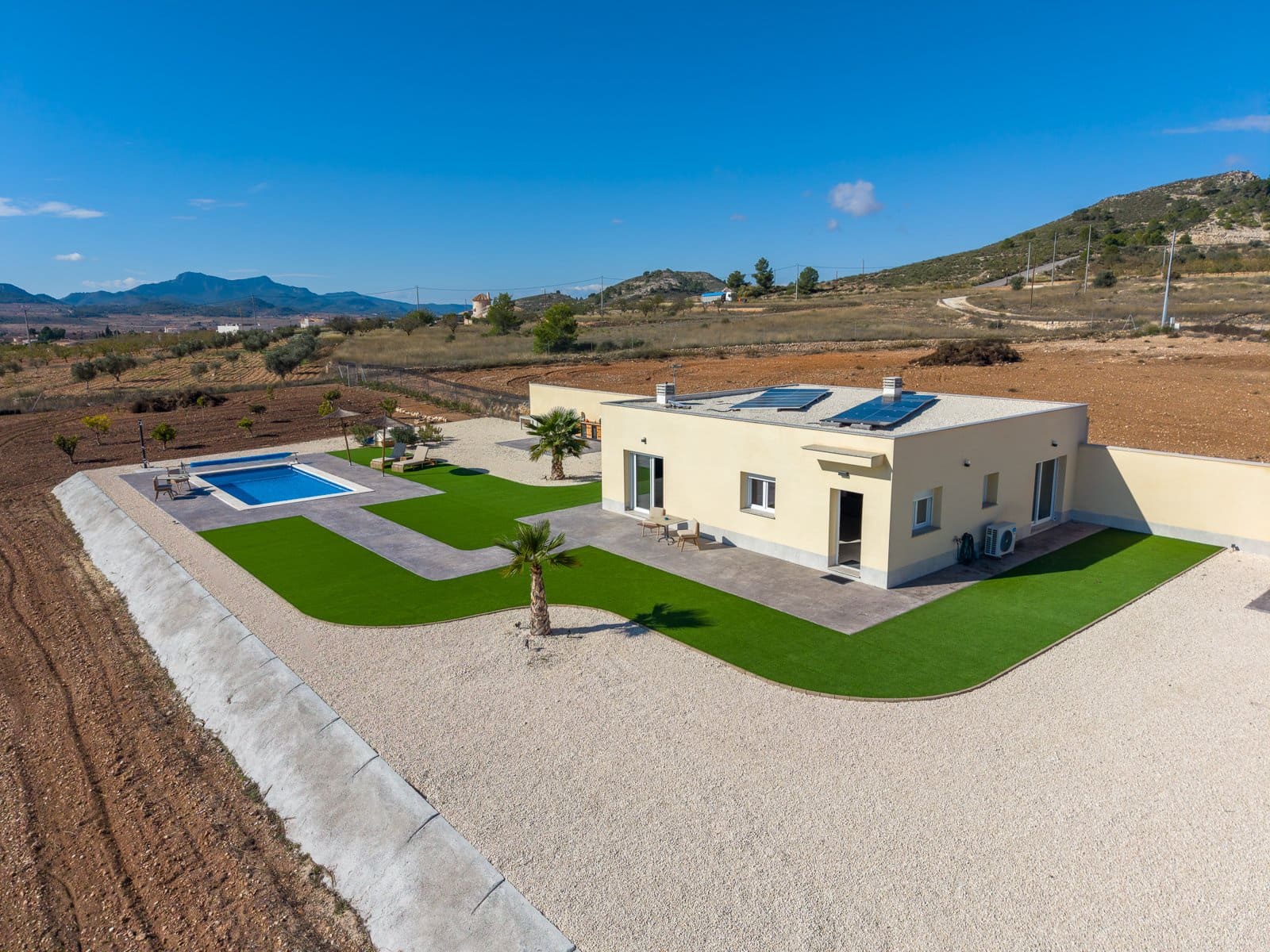 2 sovrum Villa till salu i Pinoso med pool garage - 389 000 € (Ref: 10169055)