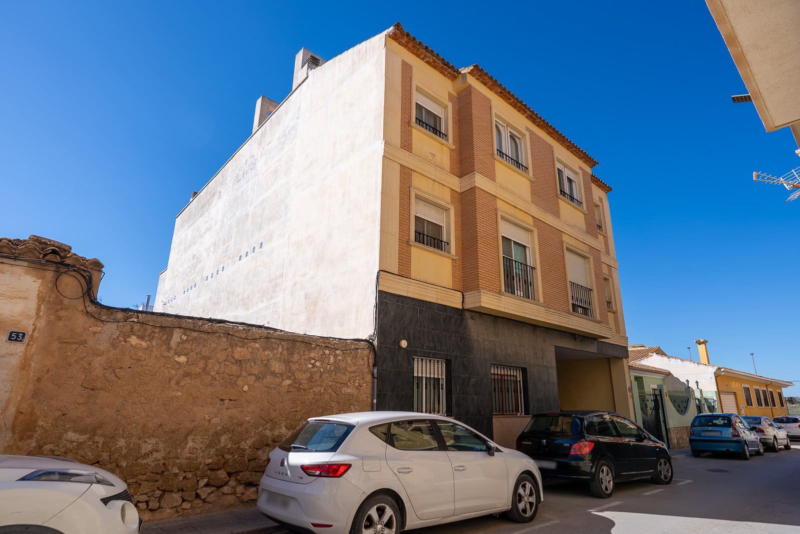 3 Zimmer Apartment zu verkaufen in Pinoso mit Pool Garage - 135.000 € (Ref: 10172966)