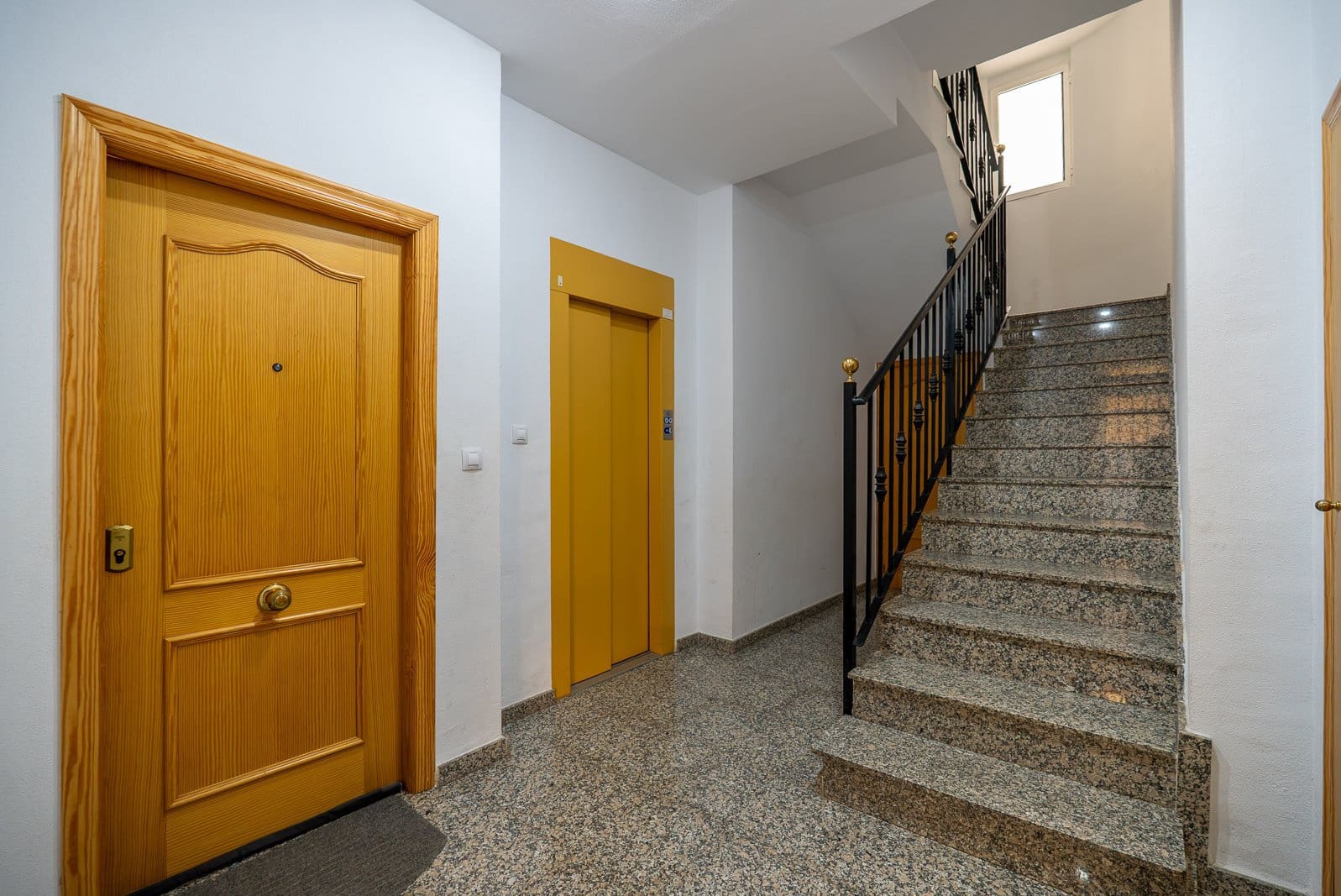 3 Zimmer Apartment zu verkaufen in Pinoso mit Pool Garage - 135.000 € (Ref: 10172966)