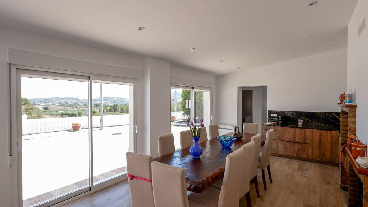 4 quarto Moradia para venda em Sax com piscina garagem - 425 000 € (Ref: 10175503)