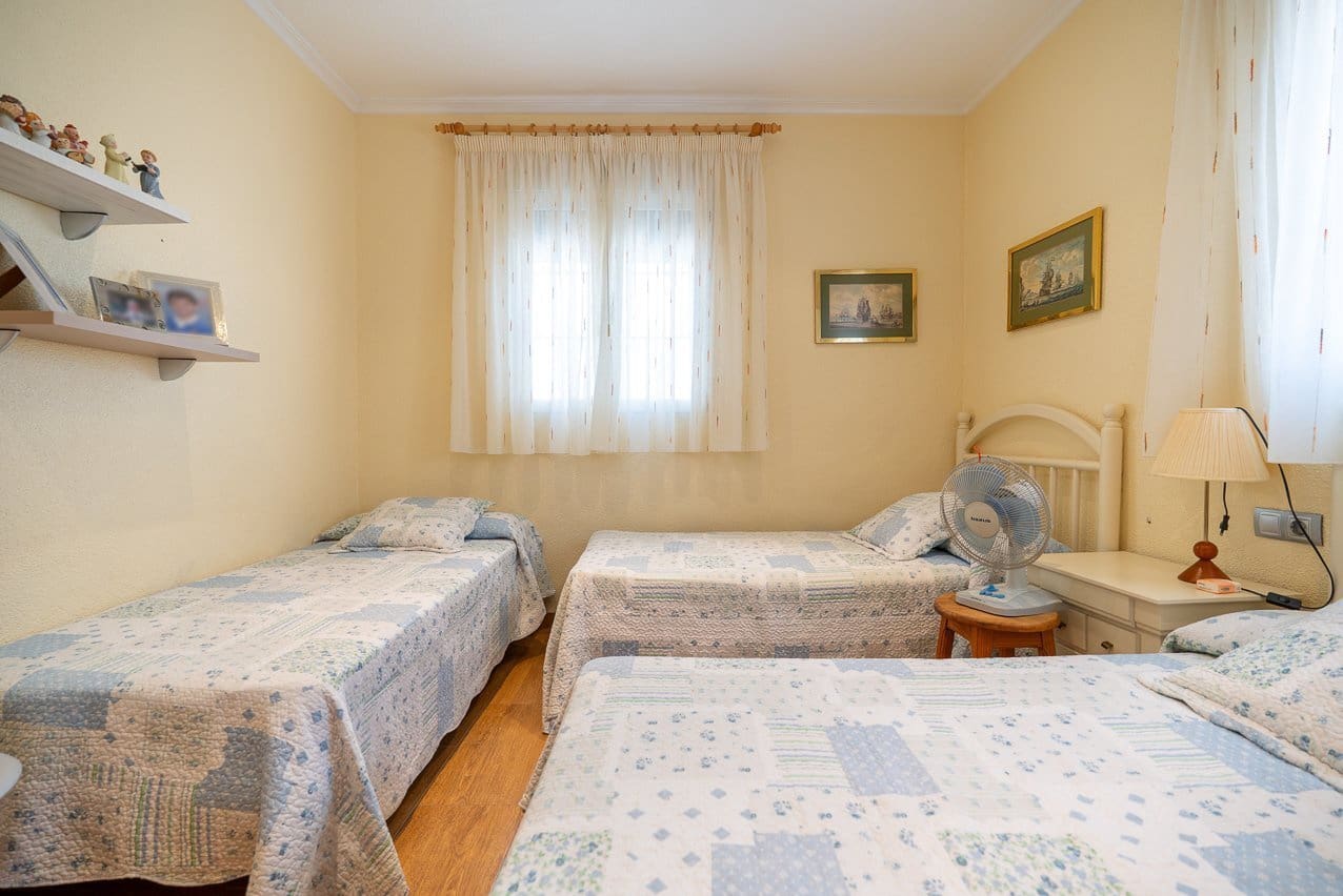 4 quarto Moradia para venda em Sax com piscina garagem - 425 000 € (Ref: 10175503)