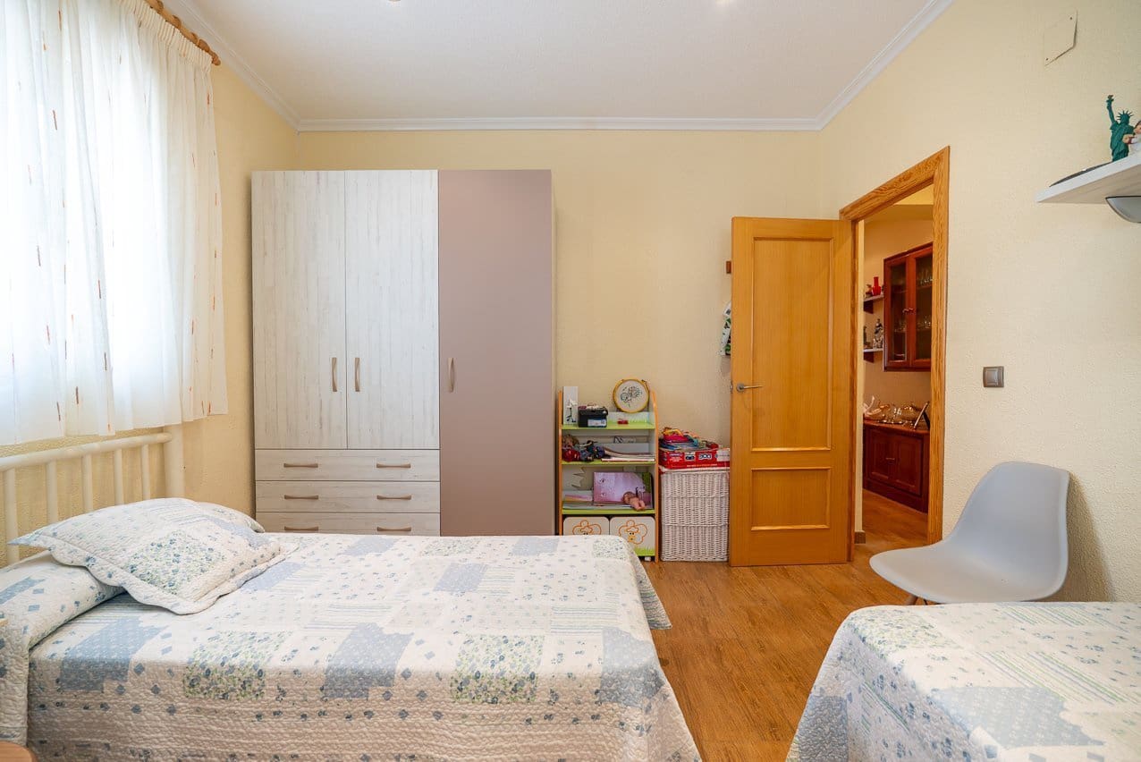 4 quarto Moradia para venda em Sax com piscina garagem - 425 000 € (Ref: 10175503)