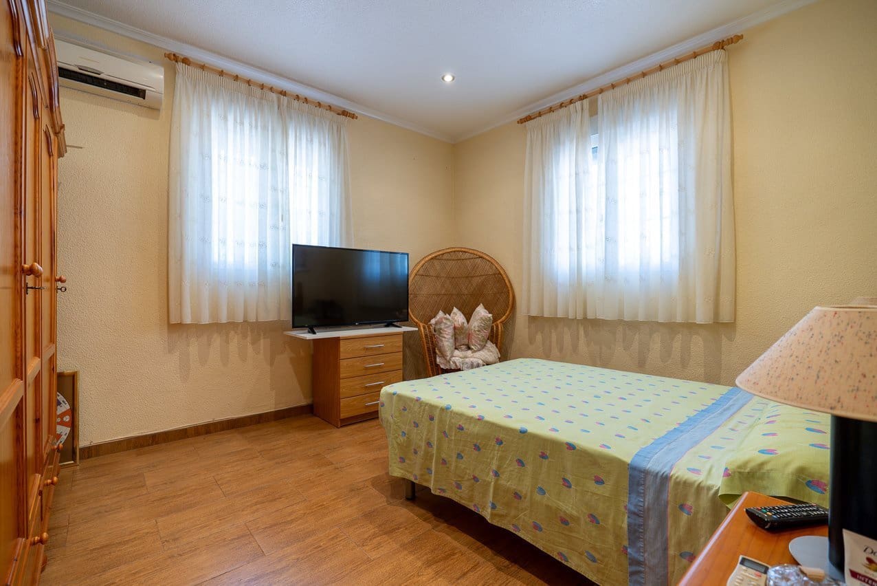 4 quarto Moradia para venda em Sax com piscina garagem - 425 000 € (Ref: 10175503)