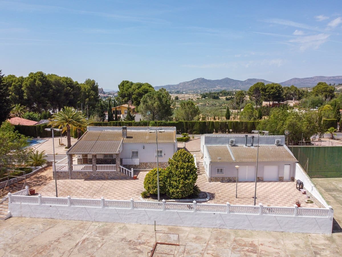 4 quarto Moradia para venda em Sax com piscina garagem - 425 000 € (Ref: 10175503)