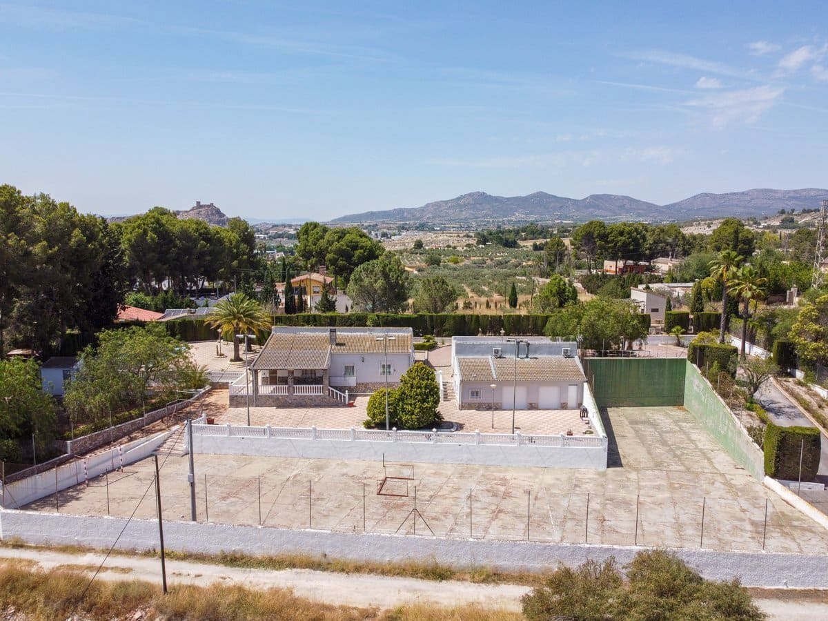 4 quarto Moradia para venda em Sax com piscina garagem - 425 000 € (Ref: 10175503)