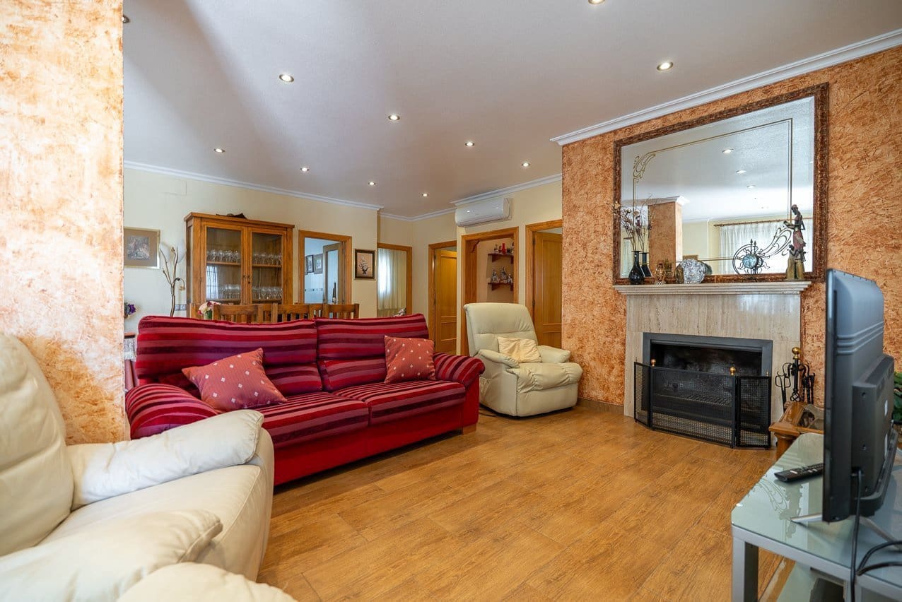 4 quarto Moradia para venda em Sax com piscina garagem - 425 000 € (Ref: 10175503)
