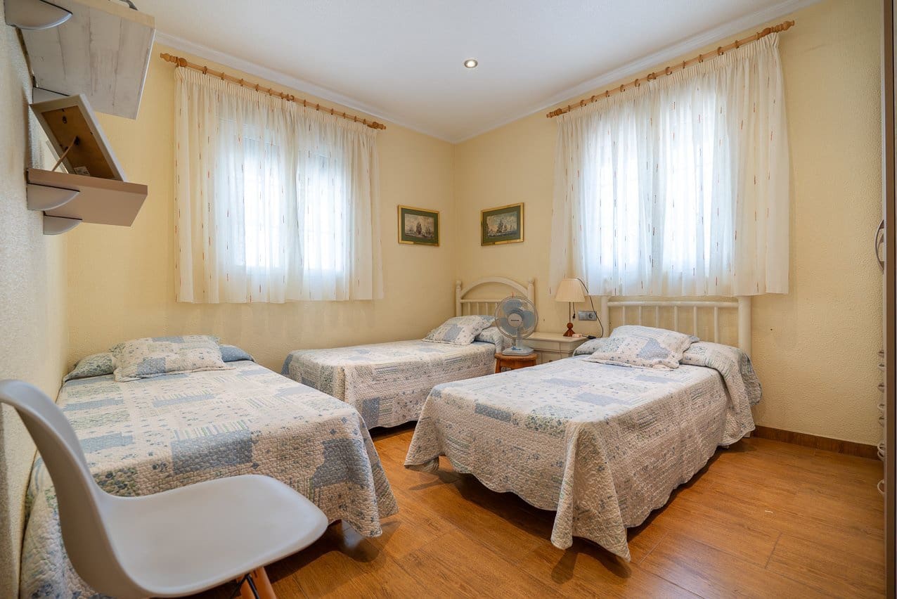 4 quarto Moradia para venda em Sax com piscina garagem - 425 000 € (Ref: 10175503)