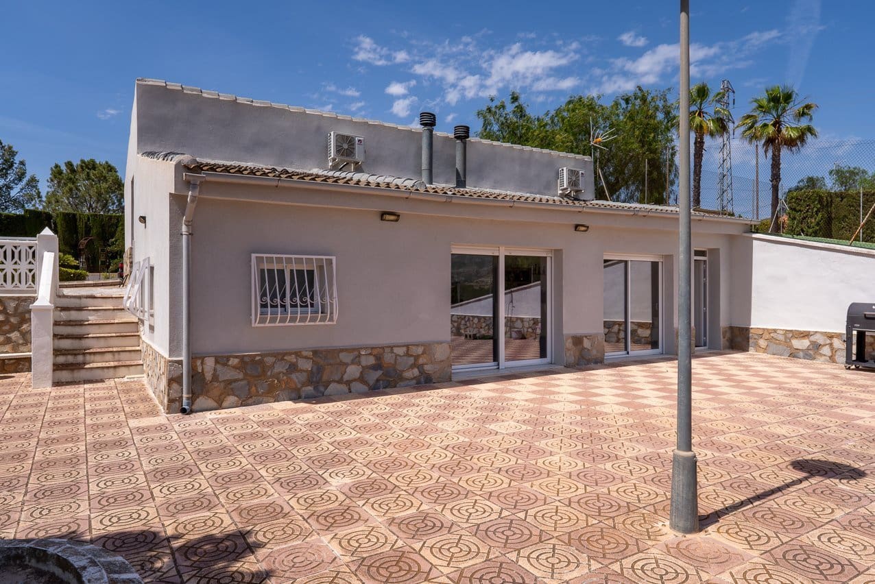 4 quarto Moradia para venda em Sax com piscina garagem - 425 000 € (Ref: 10175503)