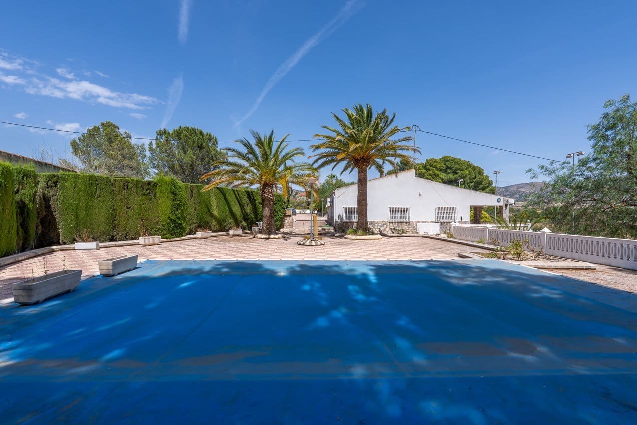 4 quarto Moradia para venda em Sax com piscina garagem - 425 000 € (Ref: 10175503)