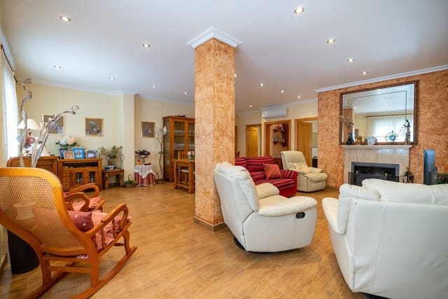 Chalet de 4 habitaciones en Sax en venta con piscina garaje - 425.000 € (Ref: 10175503)