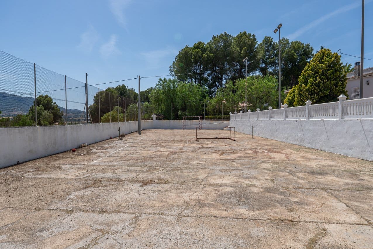 4 quarto Moradia para venda em Sax com piscina garagem - 425 000 € (Ref: 10175503)