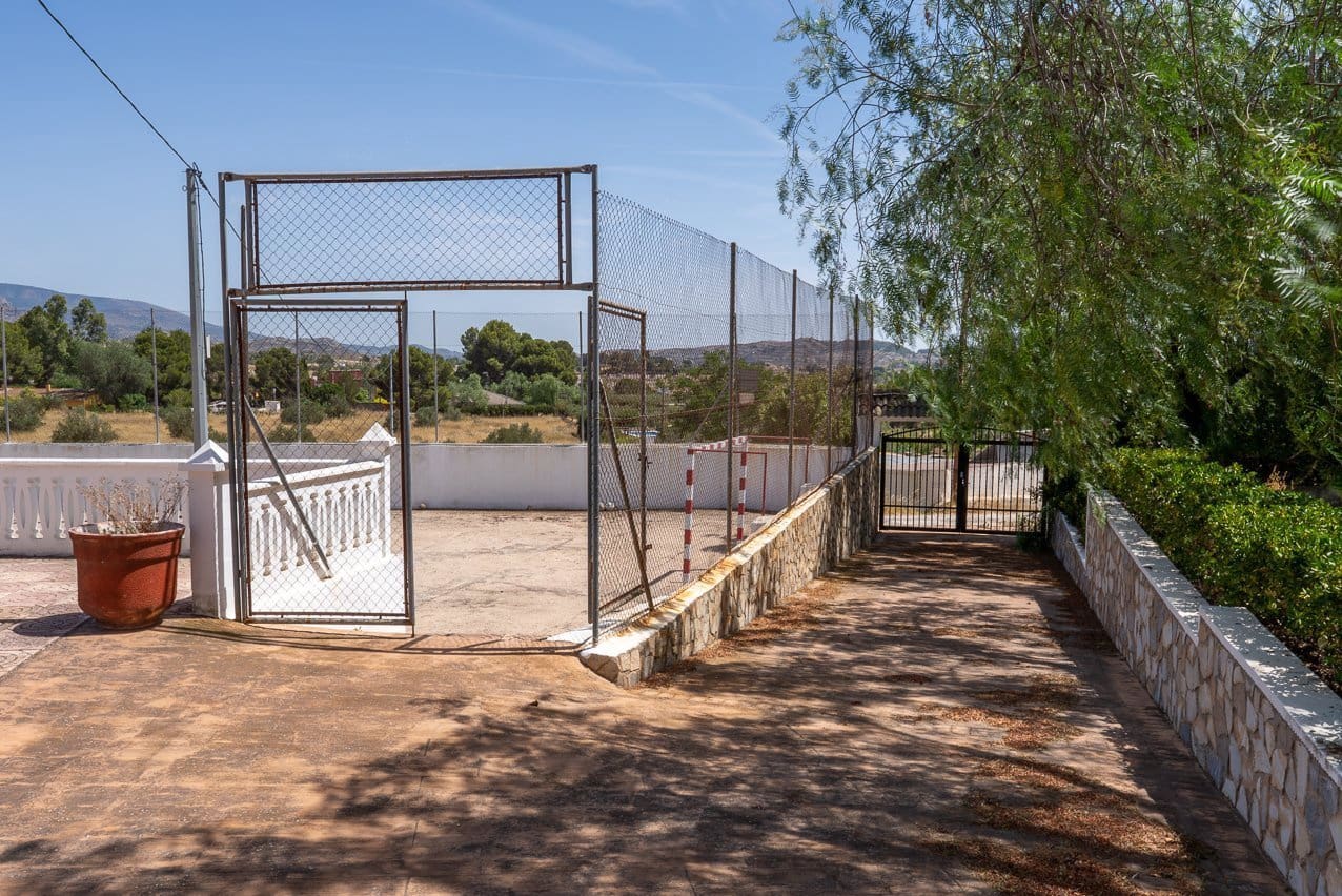 4 quarto Moradia para venda em Sax com piscina garagem - 425 000 € (Ref: 10175503)