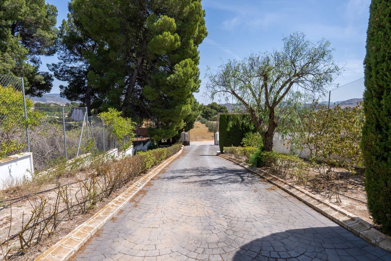 4 quarto Moradia para venda em Sax com piscina garagem - 425 000 € (Ref: 10175503)