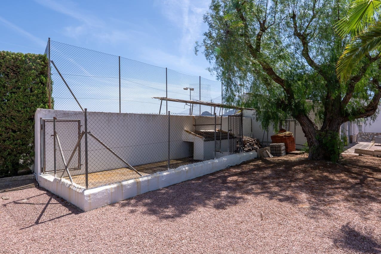 4 quarto Moradia para venda em Sax com piscina garagem - 425 000 € (Ref: 10175503)