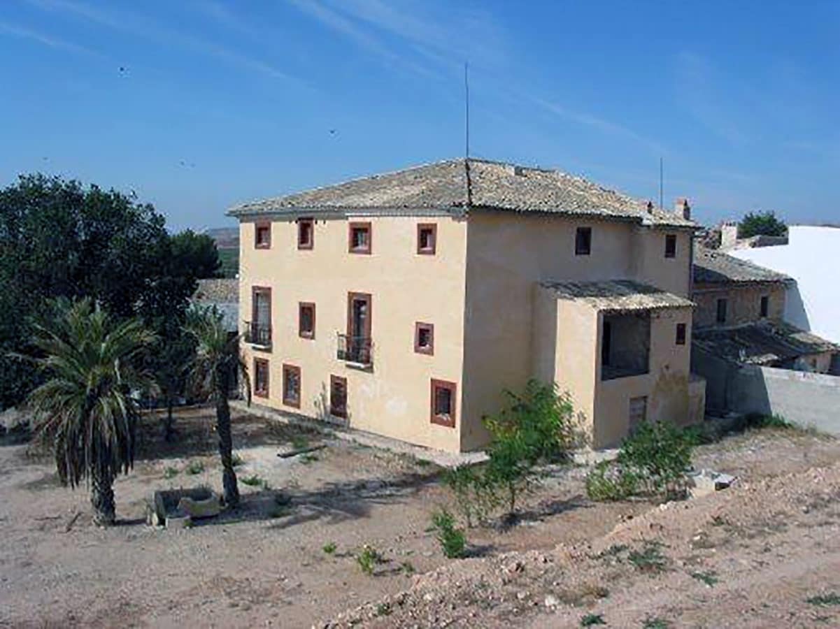 8 bedroom Finca/Country House for sale in Pinoso with pool - € 170,000 (Ref: 3126916)