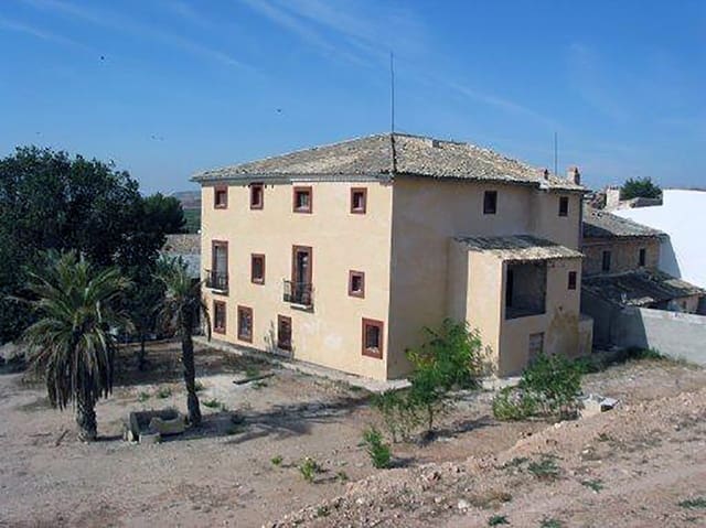 8 bedroom Finca/Country House for sale in Pinoso with pool - € 170,000 (Ref: 3126916)