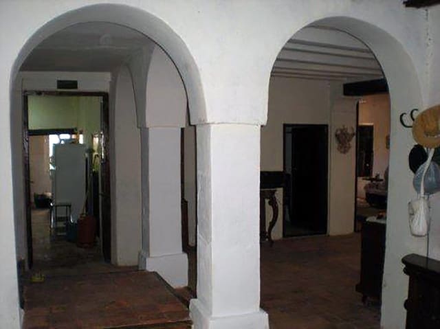 8 bedroom Finca/Country House for sale in Pinoso with pool - € 170,000 (Ref: 3126916)