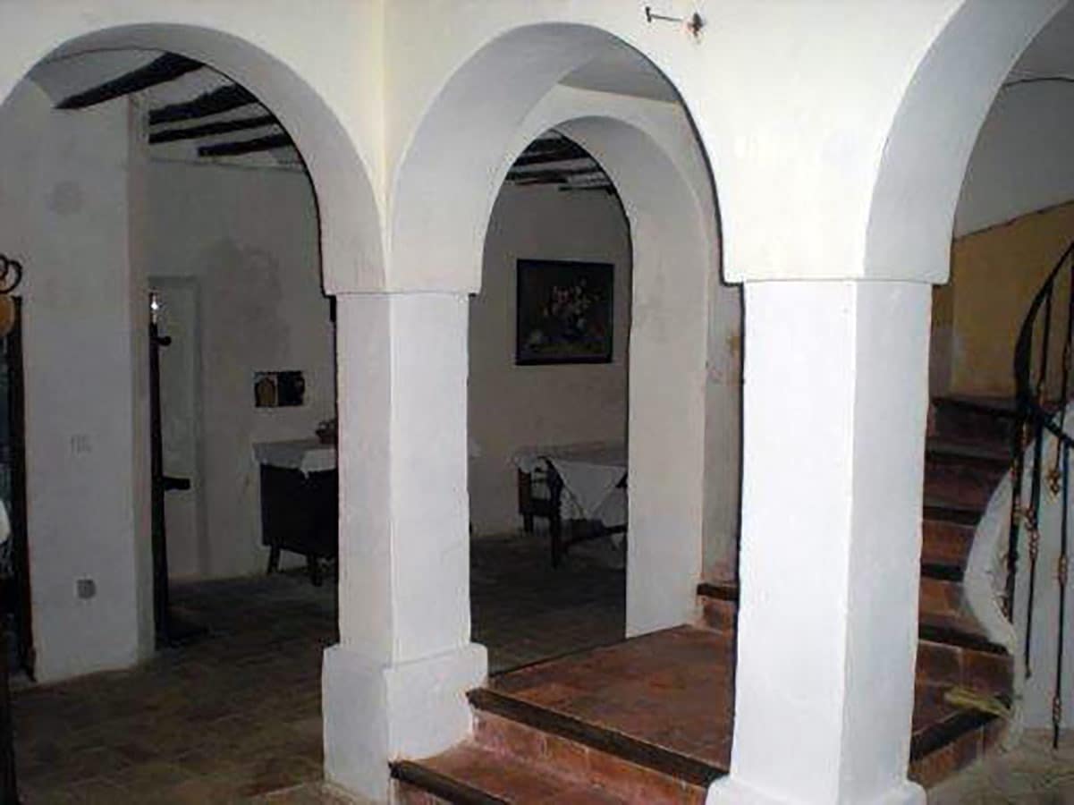 8 bedroom Finca/Country House for sale in Pinoso with pool - € 170,000 (Ref: 3126916)