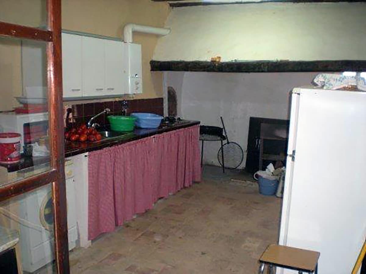 8 bedroom Finca/Country House for sale in Pinoso with pool - € 170,000 (Ref: 3126916)