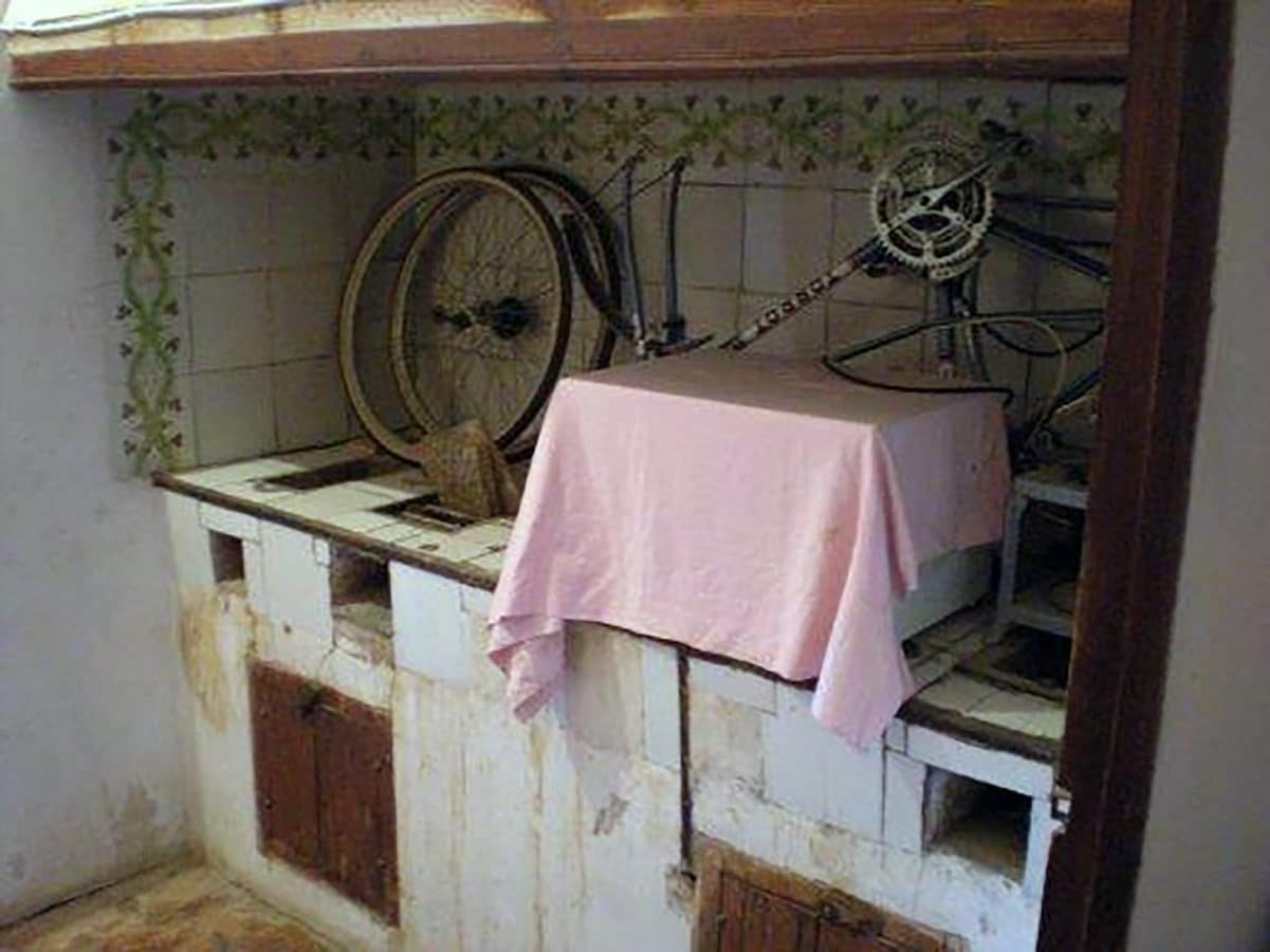 8 bedroom Finca/Country House for sale in Pinoso with pool - € 170,000 (Ref: 3126916)